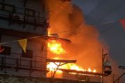 Gulkarmat padamkan kebakaran gudang sekolah di Penjaringan Jakut