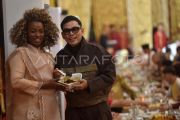 Tradisi makan bajamba di Padang