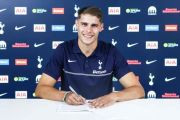 Tottenham perpanjang kontrak bek Micky van de Ven