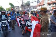 Pemkot Banjarmasin bagikan ribuan bendera Merah Putih ke masyarakat