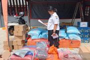 Kelurahan siapkan tenda pengungsian korban kebakaran pabrik di Jaktim