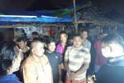 Aparat gabungan razia rumah penampungan imigran di Pekanbaru Riau