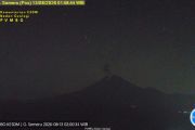 Kamis dini hari, Gunung Semeru erupsi disertai suara gemuruh kuat