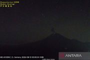 Kamis dini hari, Gunung Semeru erupsi disertai suara gemuruh kuat