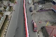 180 siswa di Kendari bentangkan bendera Merah Putih 81 meter semarakkan HUT RI