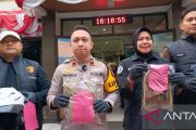 Pria di Bandung pakai foto AI berseragam polisi perdaya warga
