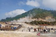 Wisatawan padati Kawah Sikidang Dieng