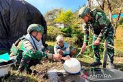 Prajurit Yonif 136/TS kunjungi warga Nume pererat silaturahmi