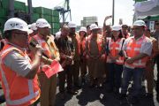 Wagub Papua lepas 30,2 ton kopra hasil masyarakat adat Sarmi ke Surabaya