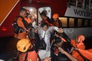 Evakuasi kapal Mentawai Fast di Padang