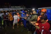 Evakuasi kapal Mentawai Fast di Padang