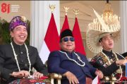 Senyum Prabowo diapit Jokowi dan Gibran saksikan hiburan HUT Ke-81 RI