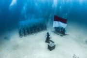 PTK kibarkan Merah Putih di bawah laut, tanam terumbu karang di Sulut