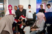 Merah Putih Menggema di Stasiun dan Kereta Api, KAI Divre II Sumbar Semarakkan HUT ke-81 RI bersama Pelanggan