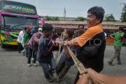 Lomba tarik bus bakal jadi agenda tahunan di Terminal Lebak Bulus