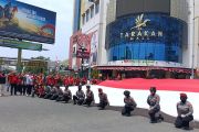 Bendera Merah Putih Sepanjang 17 Meter Dibentangkan di Tarakan