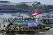 Ribuan warga nonton Festival Perahu Bidar di Sungai Musi Palembang