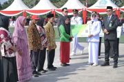 Pemkot Kendari serahkan program jaminan sosial 150 pekerja rentan di momen HUT RI