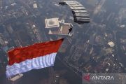 17 penerjun dari Kopassus tuntaskan misi "Victory Jump" pada peringatan HUT Ke-81 RI