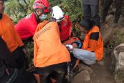 Tim SAR gabungan evakuasi 26 pendaki Gunung Bawakareng akibat hipotermia