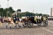 Warga saksikan kirab pengembalian Bendera Pusaka di Monas