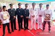 Bupati Shalahuddin serahkan remisi, enam warga binaan Lapas Muara Teweh bebas