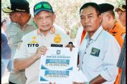 Mendagri menyalurkan tali asih untuk korban meninggal akibat gempa NTT