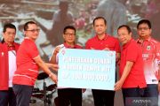 Kemendes dan Kementrans salurkan donasi Rp100 juta untuk NTT