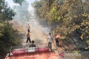 BPBD kerahkan lima mobil tangki padamkan karhutla dua hektare di Desa Karang Raja Muara Enim