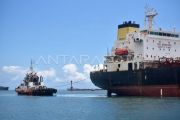 Operasional kapal pandu dan tunda di Teluk Bayur