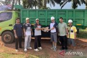 Dukung kebersihan lingkungan, Desa Romadhon terima truk pengangkut sampah