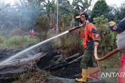 Tim satgas padamkan karhutla di enam desa Muara Enim