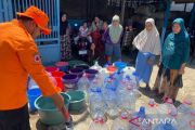 BPBD Makassar distribusikan air bersih ke lokasi kekeringan