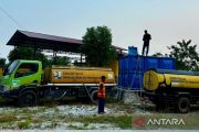 Pemkab Natuna salurkan air bersih untuk warga terdampak kekeringan