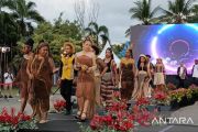 Merajut noken sebagai wastra Papua