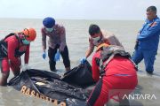 Polisi evakuasi temuan mayat di perairan Pangkalan Jodoh Desa Pasir Putih Bangka Selatan
