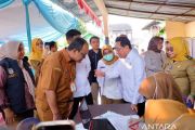 Kemenkes hibahkan X-Ray portabel untuk skrining TBC di Palembang