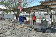 Dinas Perikanan kerjakan pemasangan atap pasar ikan bersih Mataram