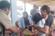 Dinkes Lombok Tengah memberikan layanan kesehatan bagi warga Sade