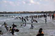 Anak-anak Gaza menyelam, menemukan kembali tawa dan masa kecil mereka