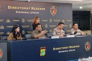 Polisi mendalami aliran dana pembelian bahan bom molotov-senjata tajam
