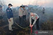 Polda Kalsel gunakan cairan tepung pemadam karhutla lahan gambut Banjarbaru
