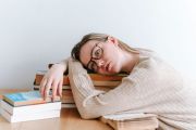 Tanda diri masuk mode bertahan hidup hingga tata kelola AI di keuangan