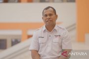 Pak Sule, anak petani dari Flores yang mengabdi di Sekolah Rakyat