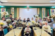 Tim PPUB UNP-GERKATIN bantu pemulihan ekonomi keluarga disabilitas rungu pascabanjir lewat usaha buket bunga