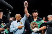 Martinez pertahankan sabuk WBC setelah TKO Planic