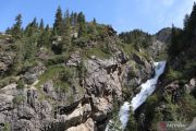 Wisata ke "danau surgawi" di Xinjiang