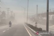 Gunung Sinabung erupsi, abu vulkanik selimuti Kota Berastagi