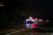 Tim SAR evakuasi ratusan penumpang kapal Mentawai Fast di Padang