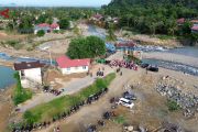 Penyintas banjir bandang bangkit lewat upacara HUT RI di Padang